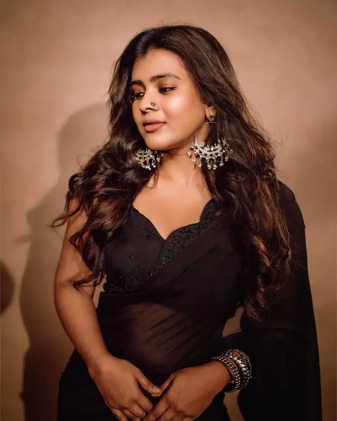 SOUTH INDIAN ACTRESS HEBAH PATEL IMAGES IN BLACK SAREE 3